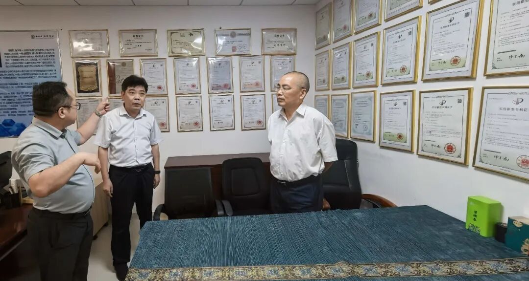 田宗之率隊(duì)考察高性能仿骨生物工程材料湖南省工程實(shí)驗(yàn)室 推動(dòng)通信技術(shù)跨領(lǐng)域融合發(fā)展